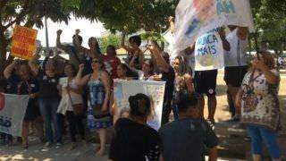 Em Manaus, professores vão ao Centro tirar dúvidas de eleitores