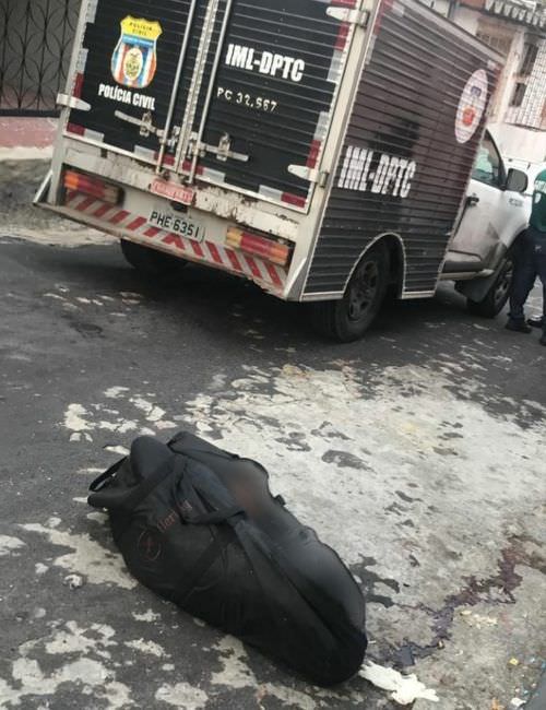 Corpo de homem é encontrado dentro de mala em Manaus