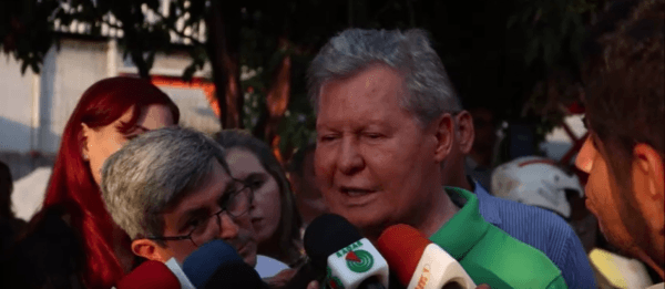 Prefeito de Manaus diz que AM passa por um "governo de trevas"