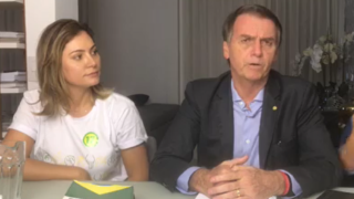 Bolsonaro promete respeitar Constituição e critica opositores e imprensa