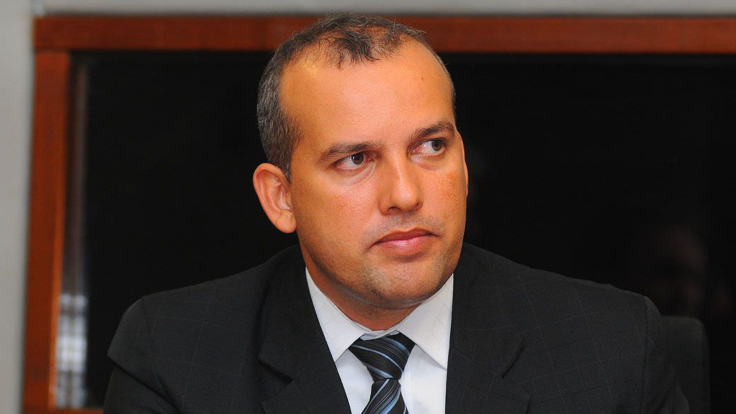 Presidente do PROS se entrega à polícia, mas não pode ser preso por conta da lei eleitoral