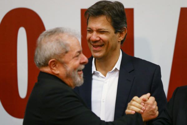 Haddad visita Lula na prisão para discutir nova fase da disputa eleitoral