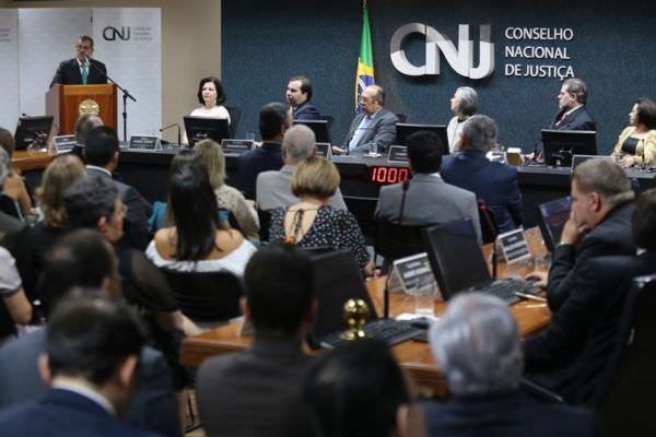 CNJ recomenda que juízes não se manifestem sobre política nas eleições