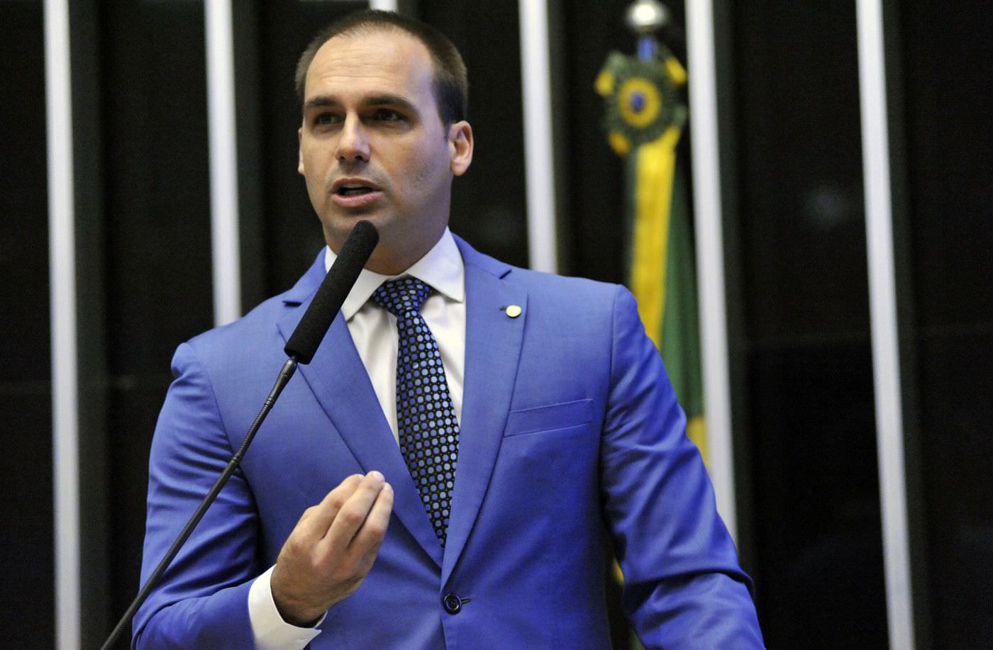 Filhos de Bolsonaro afirmam que Folha cria intrigas em reportagem