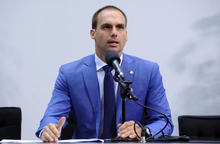 Após declarações sobre STF, Eduardo Bolsonaro pede desculpas