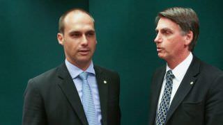 Internautas fazem campanha 'Digite 432%' para falar sobre aumento de patrimônio do filho de Bolsonaro