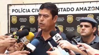 Suspeita de matar o filho de um ano é apresentada pela polícia.
