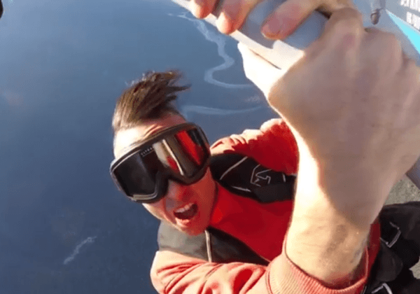 Rapper Jon James morre ao cair de avião enquanto gravava clipe