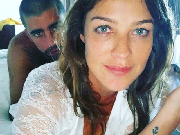 Aos 42 anos, Luana Piovani faz selfie completamente nua