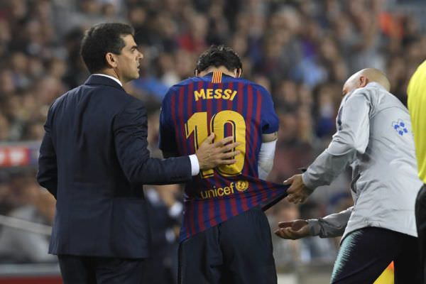 Messi fratura o braço e ficará fora de clássico com Real Madrid