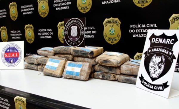 Em Manaus, polícia apreende 10 kg de skunk em embarcação