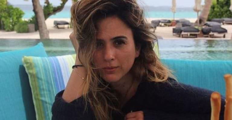 Tata Werneck assusta seguidores ao aparecer toda coberta e de cadeira de rodas dentro de aeroporto