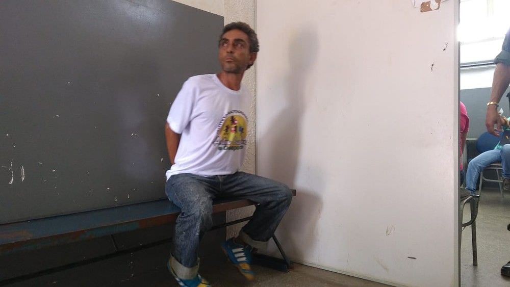 Homem é detido após esfregar o órgão genital em bebê e abusar de idosa dentro de ônibus