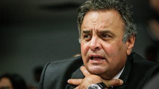 Aécio Neves comparece em colégio para votar e é hostilizado; veja vídeo