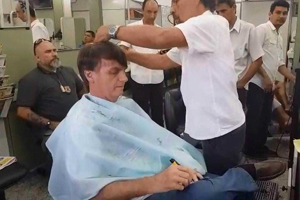 Jair Bolsonaro fez segundo corte de cabelo em 2 dias