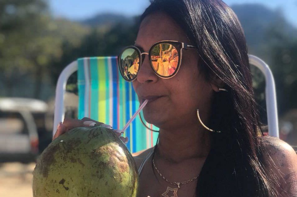 Mulher é morta a tiros na frente da mãe e das filhas