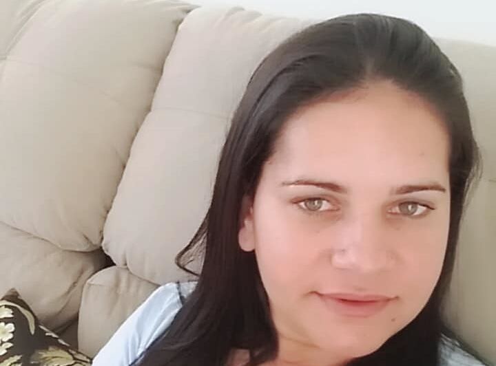 Mulher é brutalmente assassinada pelo cunhado na frente da filha de 4 anos