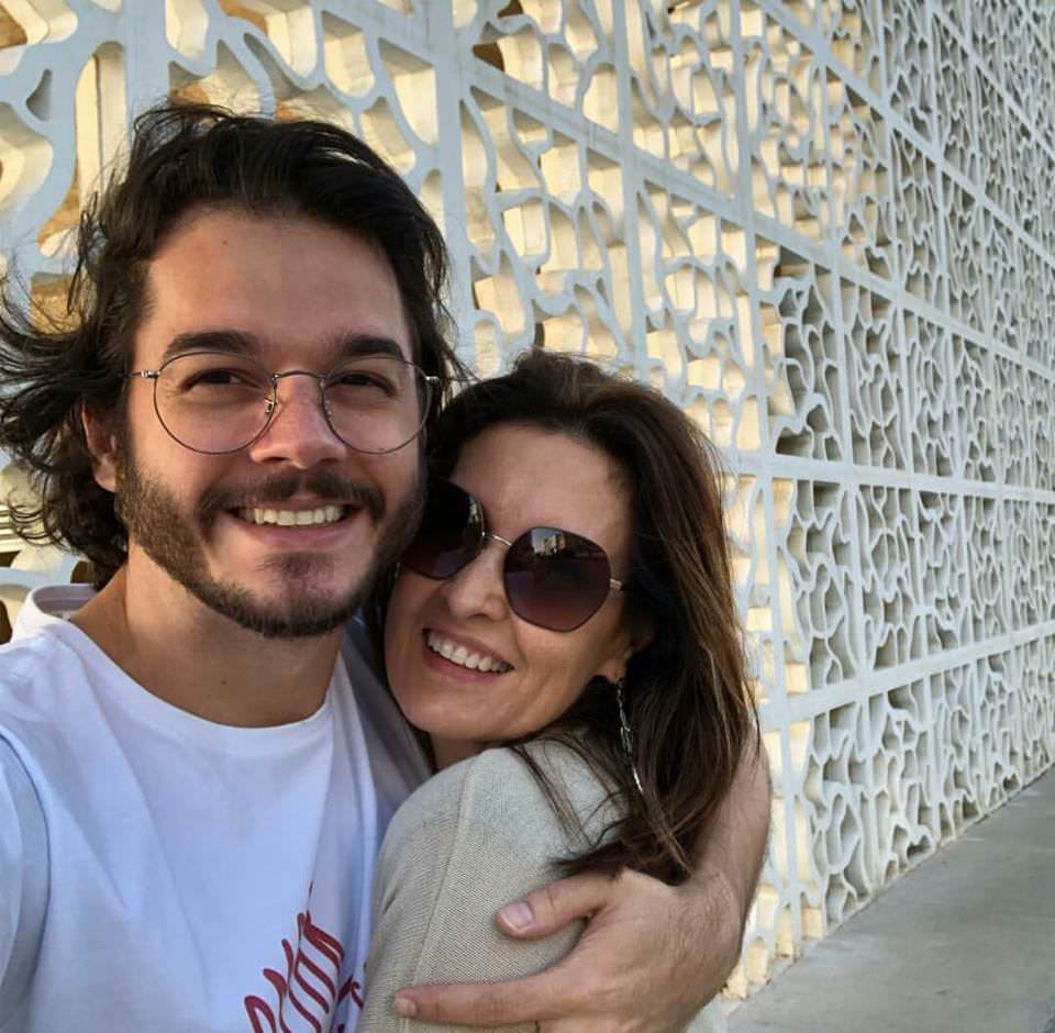 Fátima Bernardes e Túlio Gadêlha comemoram um ano de namoro em viagem