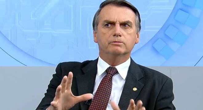 Bolsonaro fala em acolher venezuelanos, mas com pressão ao país vizinho