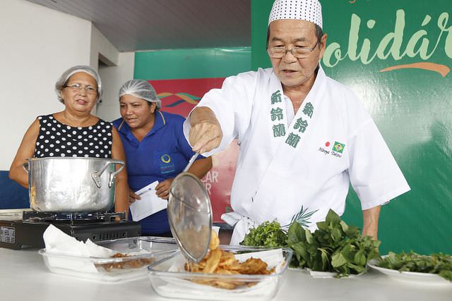 ‘Sabor Solidário’ une cozinha regional a oriental em Manaus