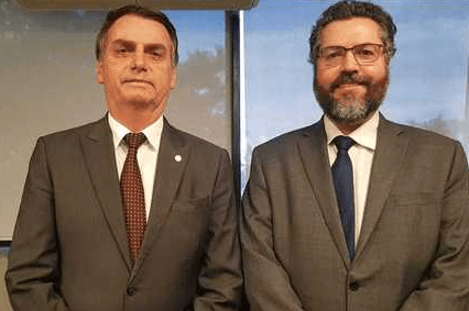 Bolsonaro escolhe Ernesto Araújo para ser ministro das Relações Exteriores