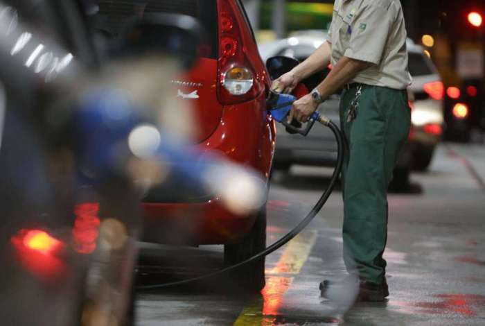 Guedes diz que Petrobras estuda indexar preço do frete ao valor do diesel