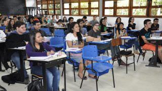 Universitários testam desempenho no Enade neste domingo