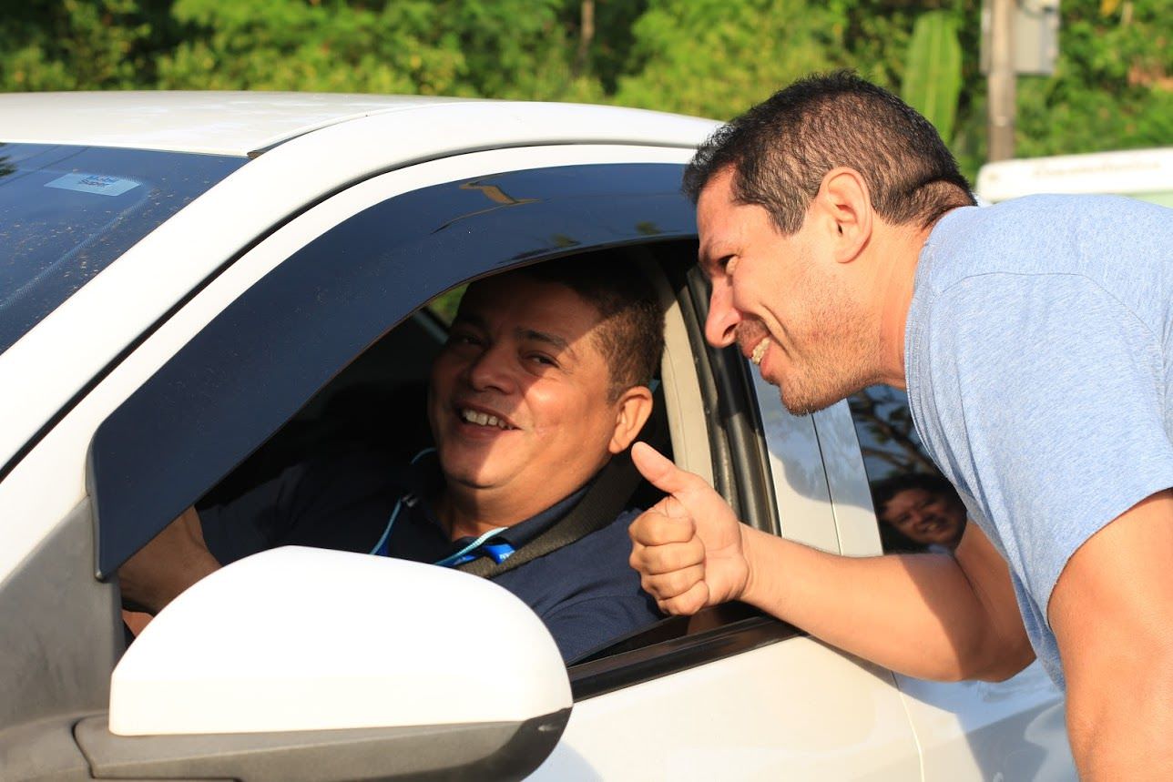 Eleito deputado federal, Marcelo Ramos volta às ruas para agradecer