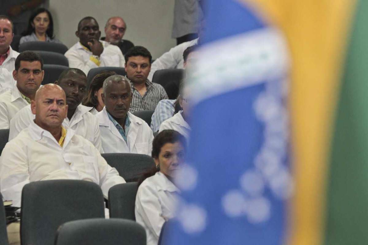 Telegramas detalham 'drible' no Congresso para garantir o Mais Médicos