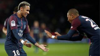 Neymar e Mbappé treinam normalmente e devem reforçar PSG na Champions