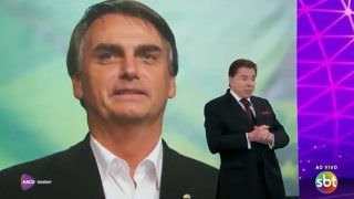 Bolsonaro participa de programação do SBT após emissora exibir slogan da ditadura