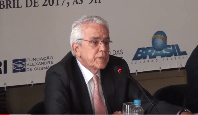 Castello Branco: ‘Política de preço é sinal do nosso atraso’