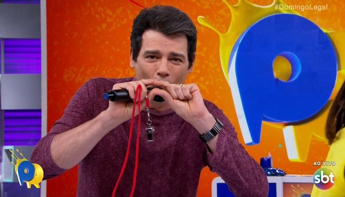 Celso Portiolli bate boca com fãs e dispara: 'A Venezuela é logo ali'