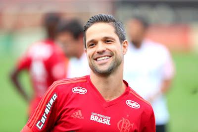 Santos oferece R$ 600 mil mensais para fechar com Diego