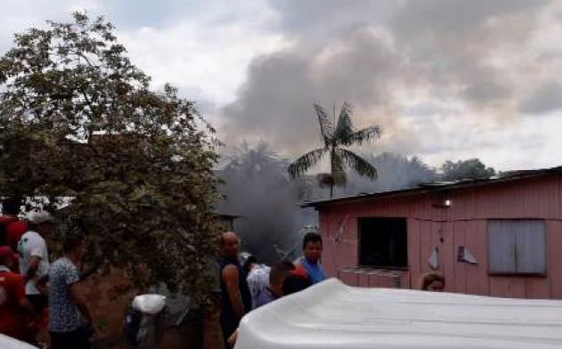 Incêndio atinge duas casas na zona Centro-Oeste de Manaus