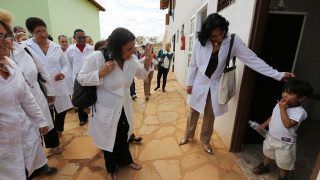 Saída de médicos cubanos faz postos de saúde reduzirem atendimento pelo País