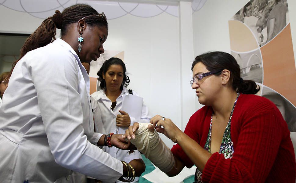 Um terço de inscritos no Mais Médicos deixou vaga em outros postos de saúde