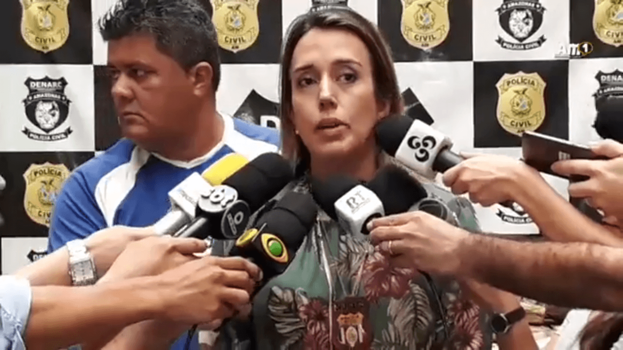 Polícia apresenta suspeitos presos com quase uma tonelada de maconha tipo 'skunk