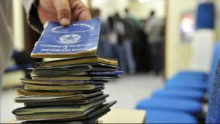 Taxa de desemprego cai para 11,7% em outubro, diz IBGE