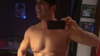 Internautas ressuscitam nude vazada de Dr. Rey e fazem piada