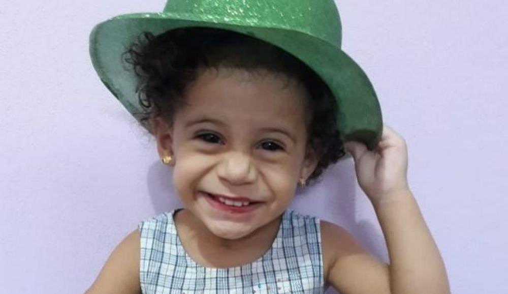 Menina de dois anos morre após ser esmagada por tanque de lavar roupas