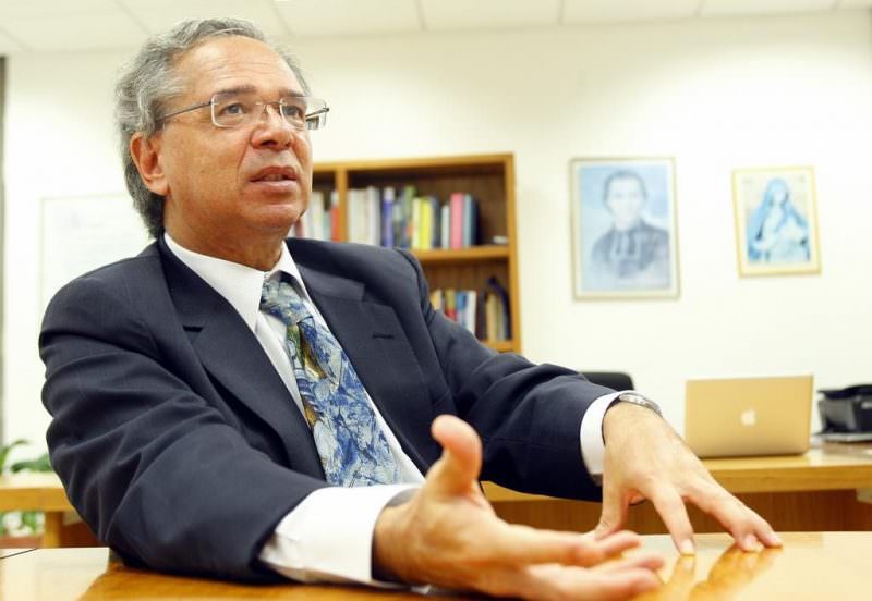 Reforma administrativa pode ter impacto de R$ 300 bi em 10 anos, diz Guedes