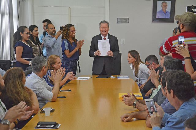 Prefeito convoca mais 900 professores aprovados em concurso público