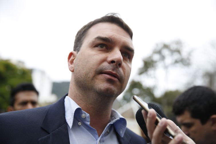 'Não fiz nada de errado', diz Flávio Bolsonaro sobre movimento financeiro