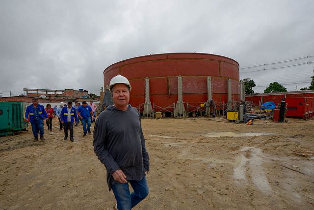 Prefeito vistoria obras de reservatórios de água e serviços no Jorge Teixeira