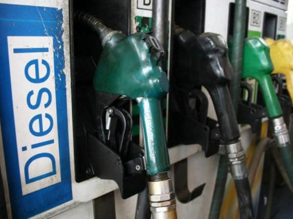 Com fim de subsídio, Petrobras sobe preço do diesel em 2,5%