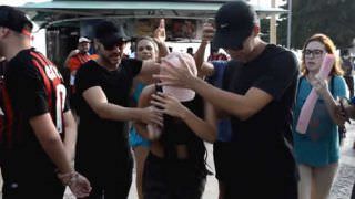 Youtuber finge ser Anitta e causa tumulto no Rio de Janeiro; veja vídeo