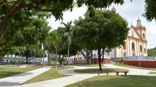 Morador de rua é morto a facadas após discussão na praça da Matriz