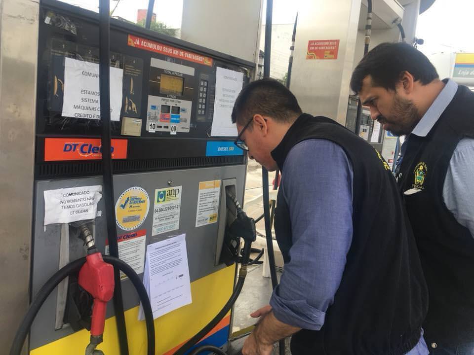 Postos reduzem em R$ 0,70 o preço da gasolina após fiscalização