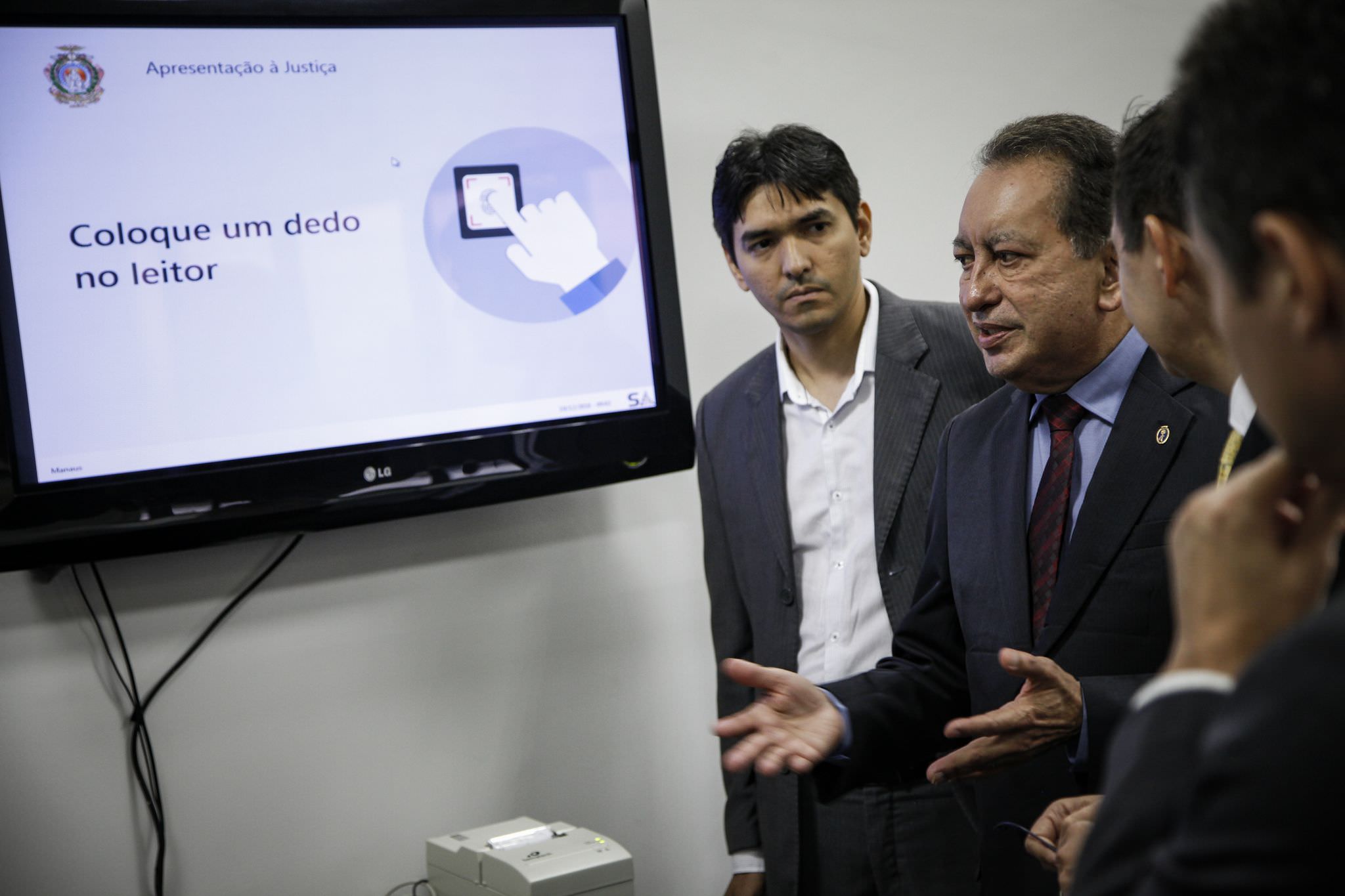 TJAM implanta sistema de biometria para controle de apenados